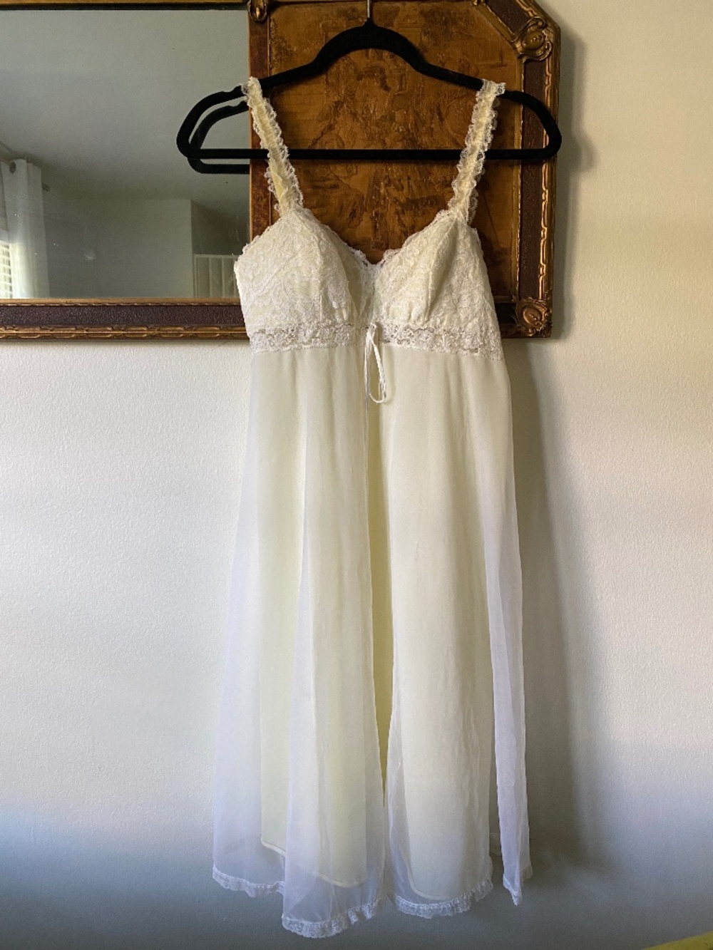 Vintage 1960s Pastel Yellow Lace Babydoll Half Slip Retro MCM Coquette Smalll